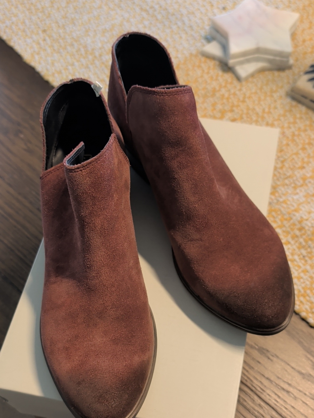 Women's Suede Chelsea Boot - Burgundy